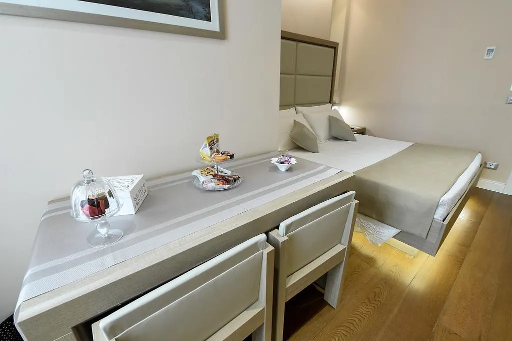 Domus Clara Hotel Rome Guest house